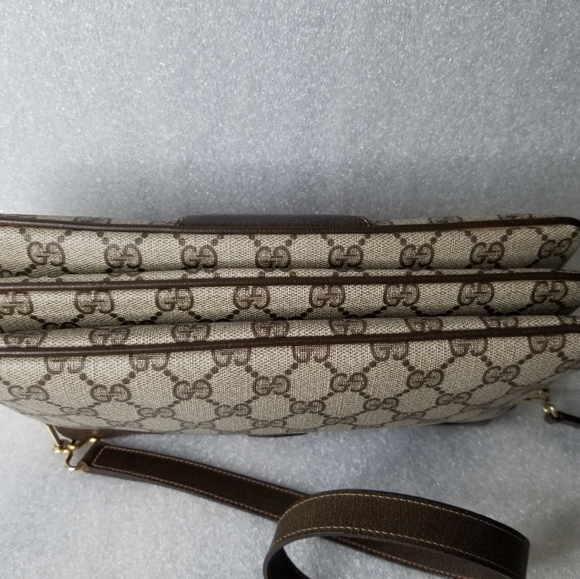 Authentic Vintage Gucci Rare Crossbody - Picture 4 of 10